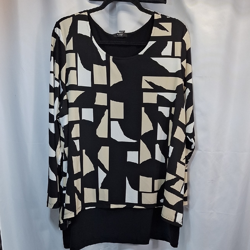 Alfani Black and Cream Geometric Sweatshirt